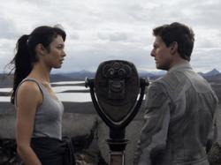 Olga Kurylenko and Tom Cruise in Oblivion.