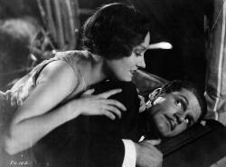 Gloria Swanson and Laurence Olivier have a Perfect Understanding. Gloria Swanson and Laurence Olivier have a Perfect Understanding.