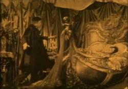 Now that I think about it, Norma Desmond and Erik have a lot more in common than just a bed.