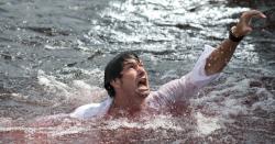 Jerry O'Connell gets attacked by Piranha. Jerry O'Connell gets attacked by Piranha.