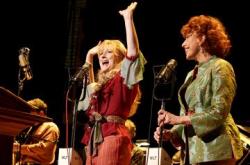 Meryl Streep and LIly Tomlin in A Prairie Home Companion.