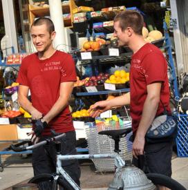 Joseph Gordon-Levitt and his stunt double Austin Horse during the filming of Premium Rush