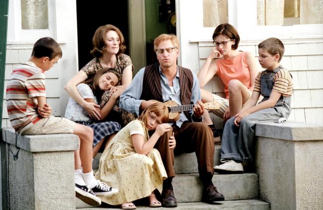 Julianne Moore, Woody Harrelson and cast in The Prize Winner of Defiance, Ohio. Julianne Moore, Woody Harrelson and cast in The Prize Winner of Defiance, Ohio.