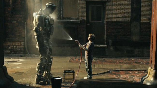 Atom and Dakota Goyo in Real Steel.