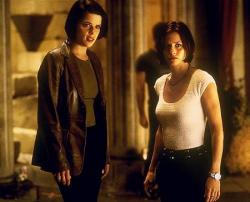 Neve Campbell and Courteney Cox in Scream 2. Neve Campbell and Courteney Cox in Scream 2.