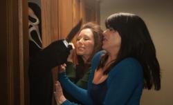 Ghostface attacks Mary McDonnell and Neve Campbell in Scre4m. Ghostface attacks Mary McDonnell and Neve Campbell in Scre4m.