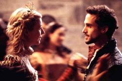 Gwyenth Paltrow and Joseph Fiennes in Shakespeare in Love Gwyenth Paltrow and Joseph Fiennes in Shakespeare in Love