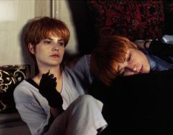 Jennifer Jason Leigh and Bridget Fonda in Single White Female. Jennifer Jason Leigh and Bridget Fonda in Single White Female.