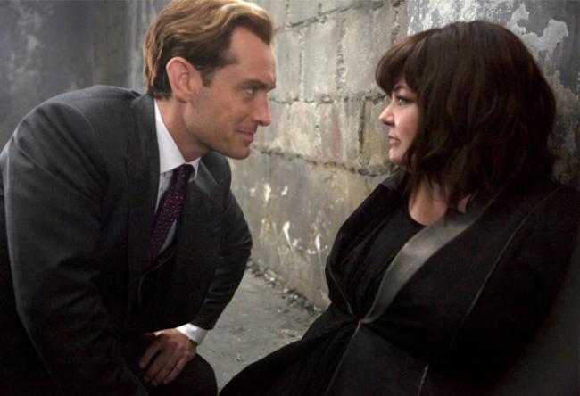 Jude Law and Melissa McCarthy in Spy 