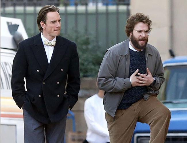 Michael Fassbender and Seth Rogen as the Apple co-founders, Steve Jobs and Steve Wozniak in Steve Jobs.