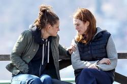 Kristen Stewart and Julianne Moore in Still Alice.