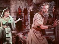  Anne Baxter and Charlton Heston in The Ten Commandments.