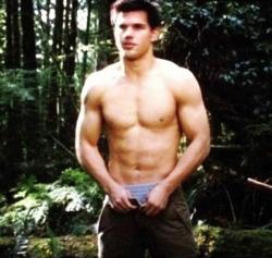 Taylor Lautner reveals his talents in Breaking Dawn - Part 2.