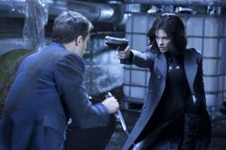 Kate Beckinsale takes aim at Theo James in Underworld Awakening