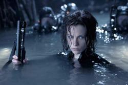 Kate Beckinsale in Underworld: Evolution. Kate Beckinsale in Underworld: Evolution.