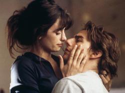 Penelope Cruz and Tom Cruise in Vanilla Sky. Penelope Cruz and Tom Cruise in Vanilla Sky.