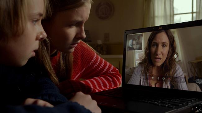 Ed Oxenbould, Olivia DeJonge and Kathryn Hahn in The Visit