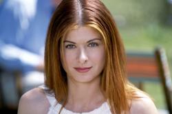 Debra Messing in The Wedding Date.