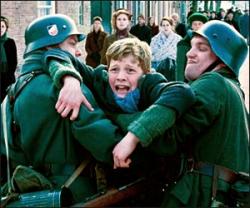 Martijn Lakemeier in Winter in Wartime (Oorlogswinter) Martijn Lakemeier in Winter in Wartime (Oorlogswinter)