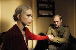 Nina Hoss and Yevgeni Sidkin in Anonyma-Eine Frau in Berlin.