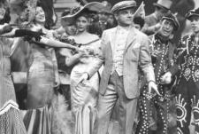 Cagney single-handedly carries this movie on his short Irish shoulders. Cagney single-handedly carries this movie on his short Irish shoulders.